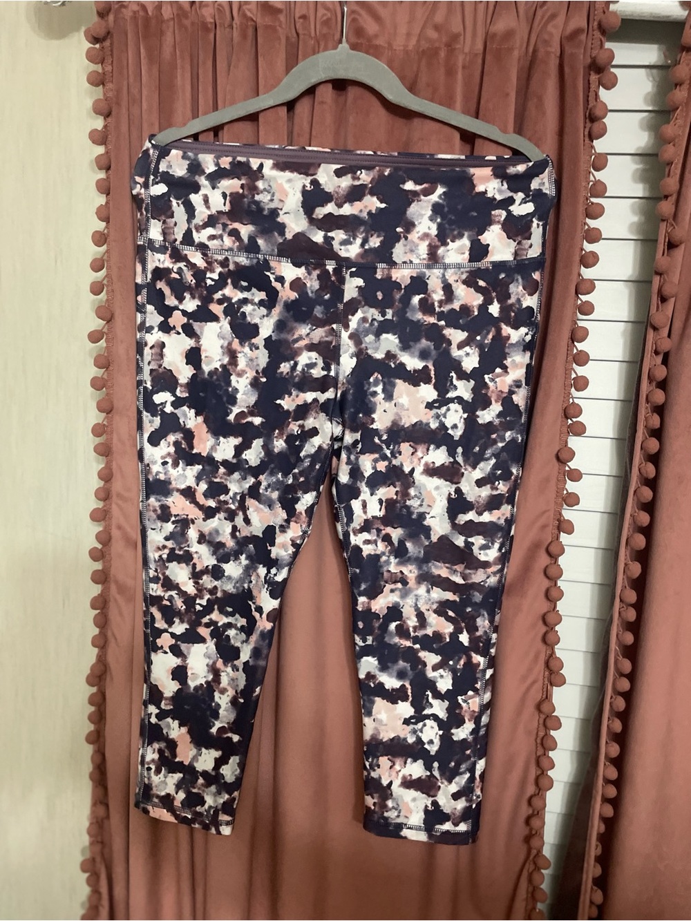 Marika Sport Abstract Print Capri Leggings